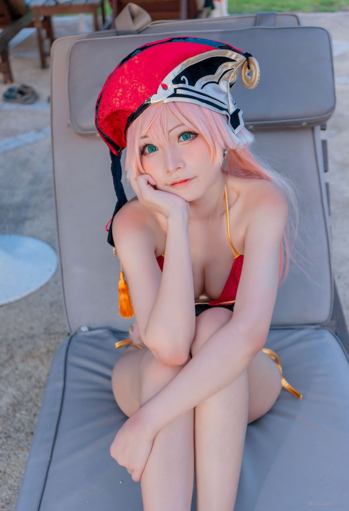 Yanfei – Cosplayer Light Bikini 1ҳ