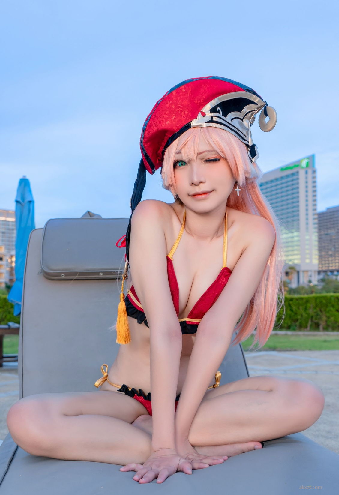 Yanfei – Cosplayer Light Bikini 1ҳ