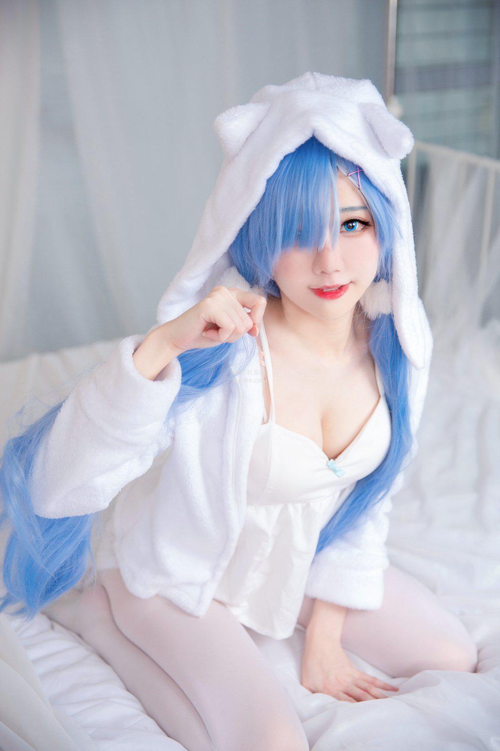 Sally C White Dorasnow Coser@32 49P Rem Kitty 8ҳ